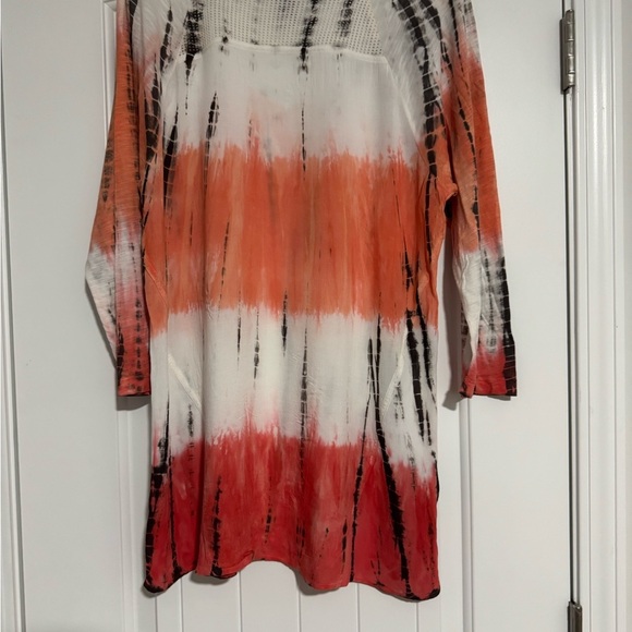 Tie-Dye V-Neck Top - Picture 2 of 4